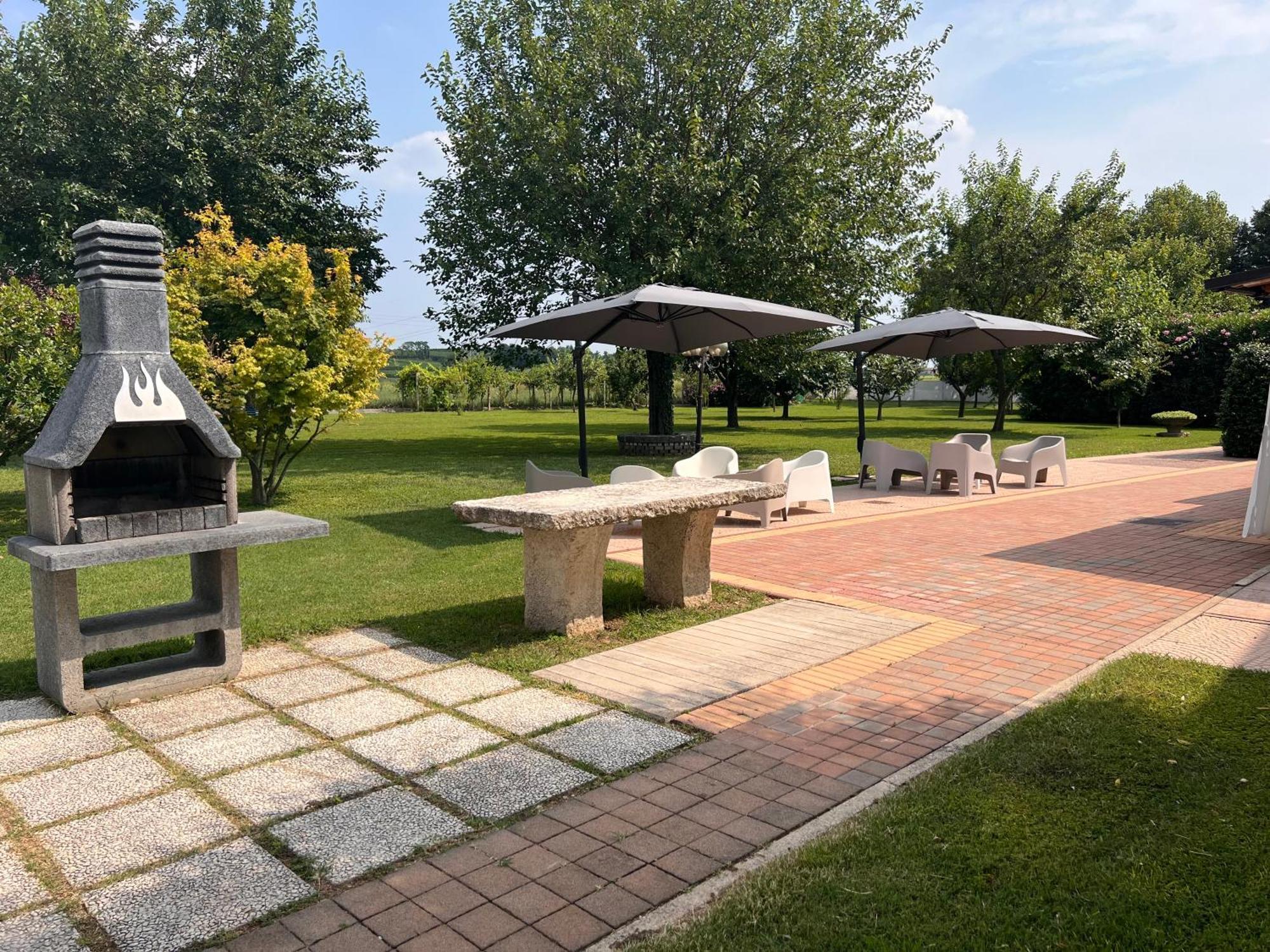 Appartamento "Casa Vacanze Corte Ara Decima" Sona Luaran gambar