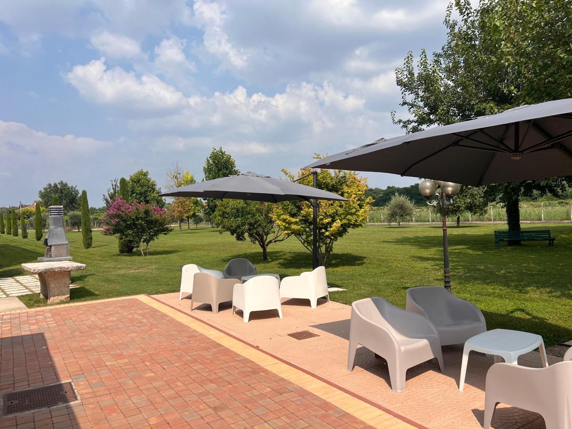 Appartamento "Casa Vacanze Corte Ara Decima" Sona Luaran gambar
